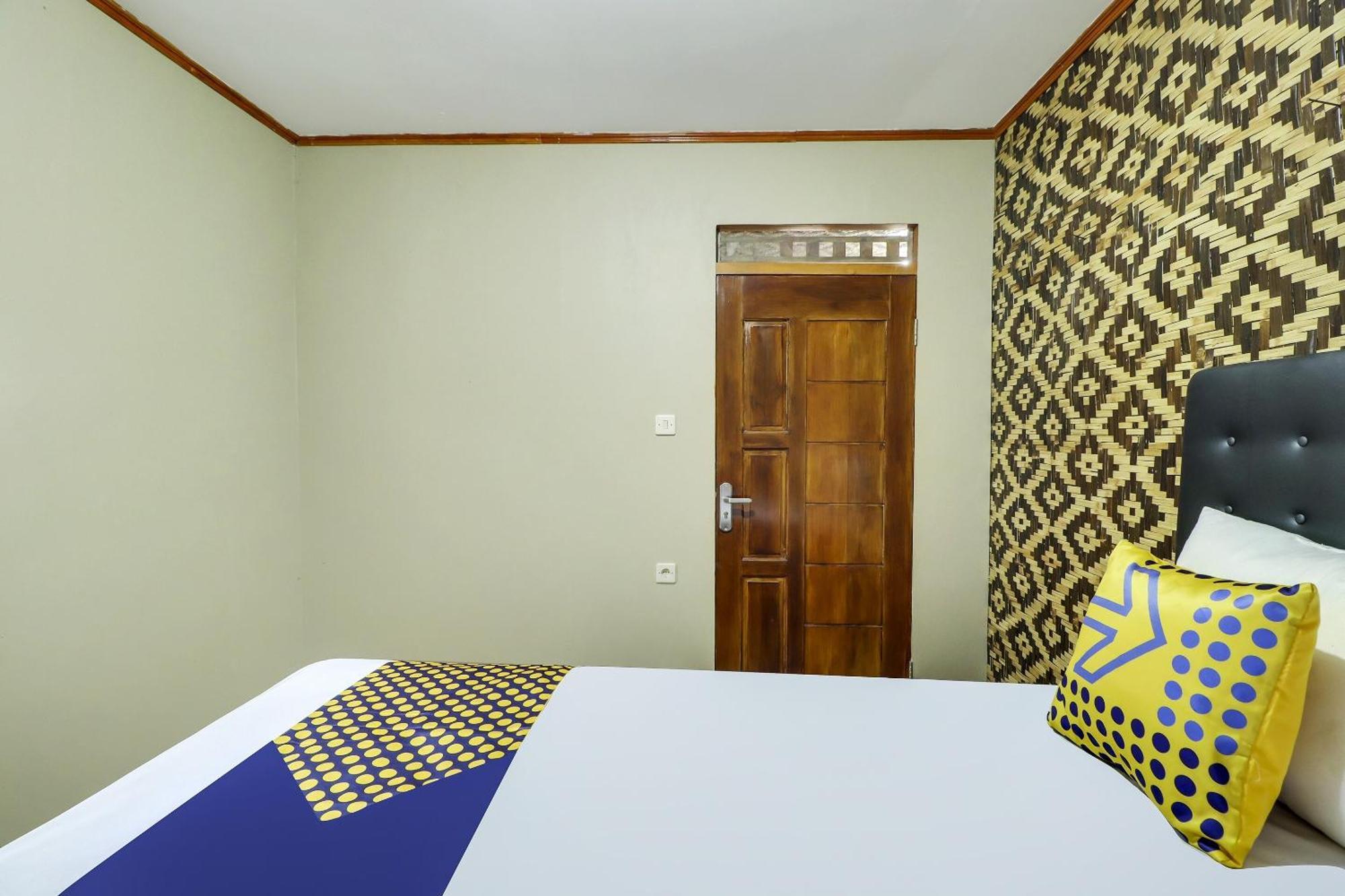 Oyo Homes 90956 Desa Wisata Guranteng Pendjalu Экстерьер фото