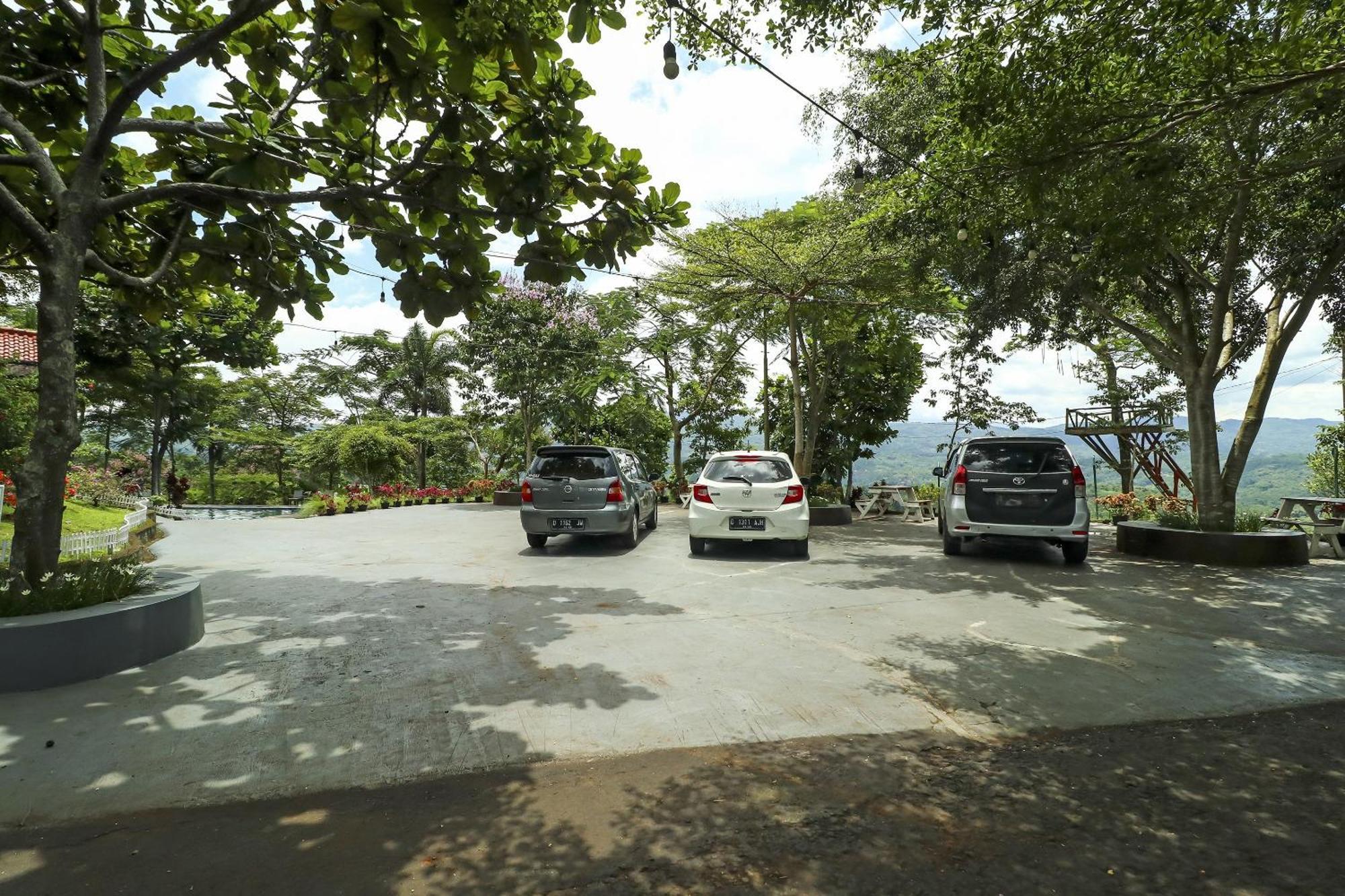 Oyo Homes 90956 Desa Wisata Guranteng Pendjalu Экстерьер фото