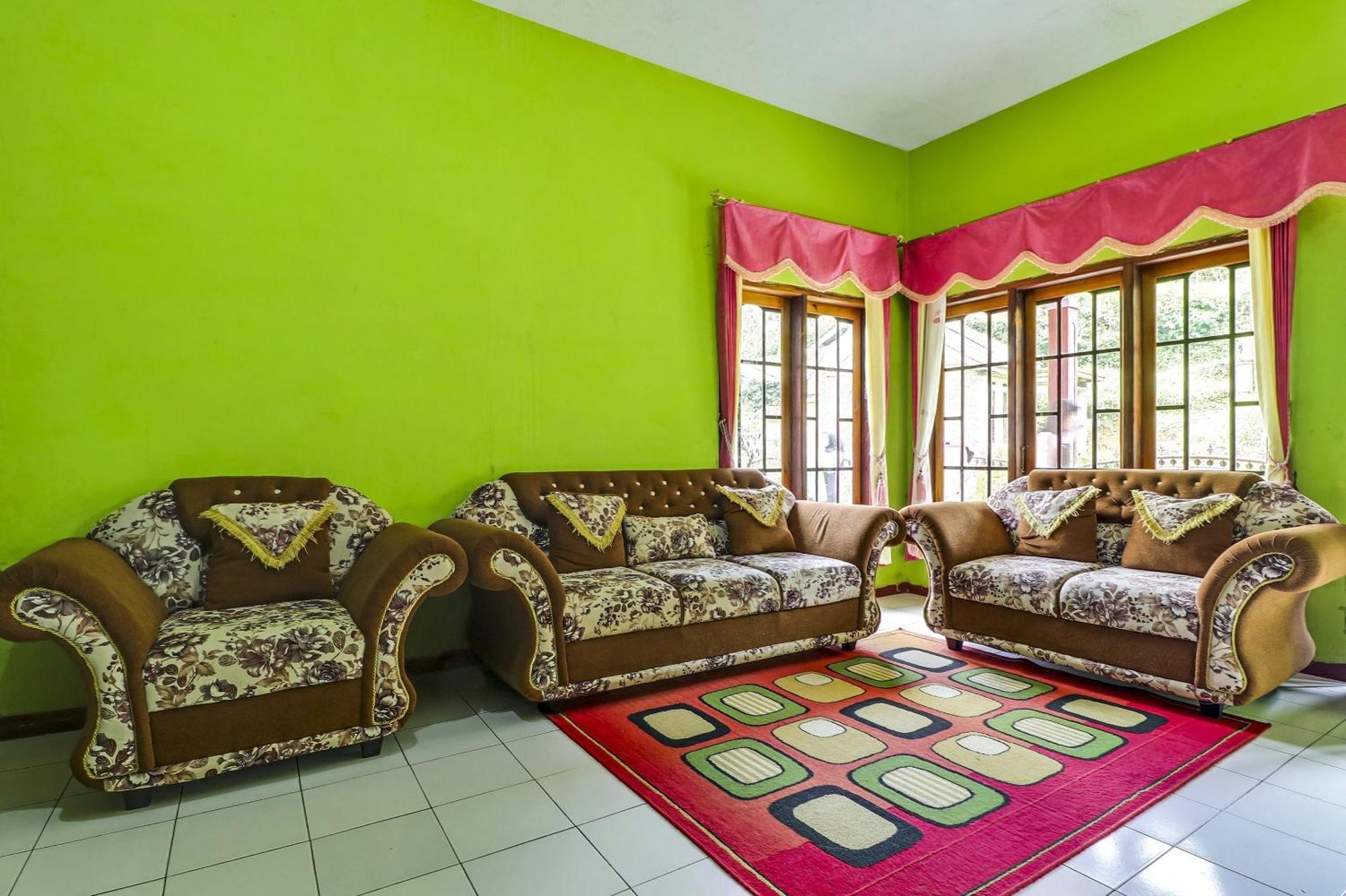 Oyo Homes 90956 Desa Wisata Guranteng Pendjalu Экстерьер фото