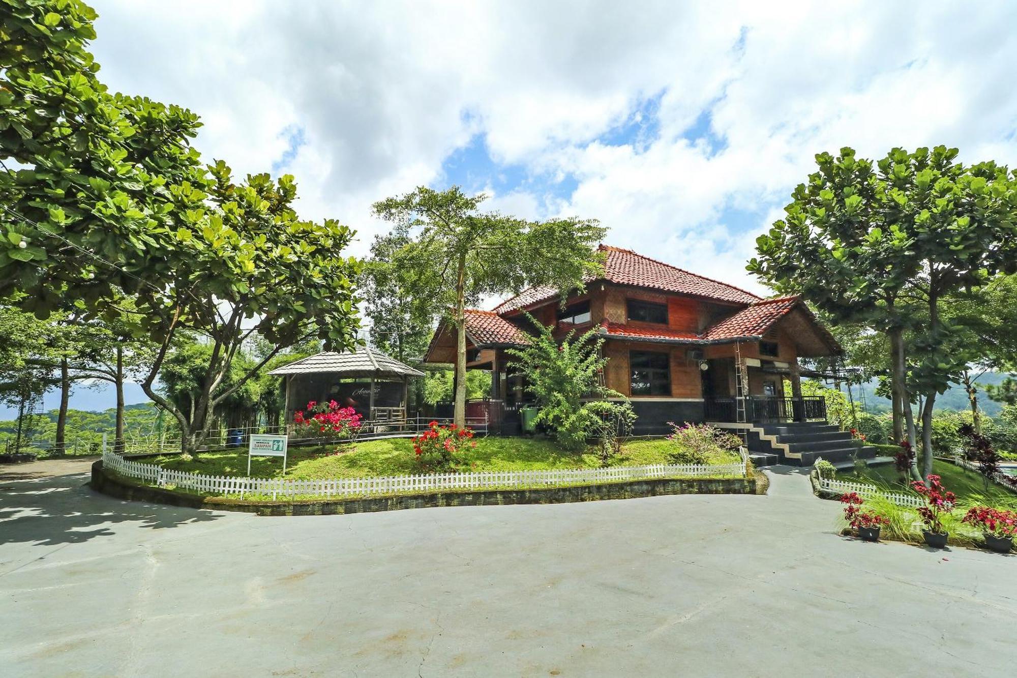 Oyo Homes 90956 Desa Wisata Guranteng Pendjalu Экстерьер фото